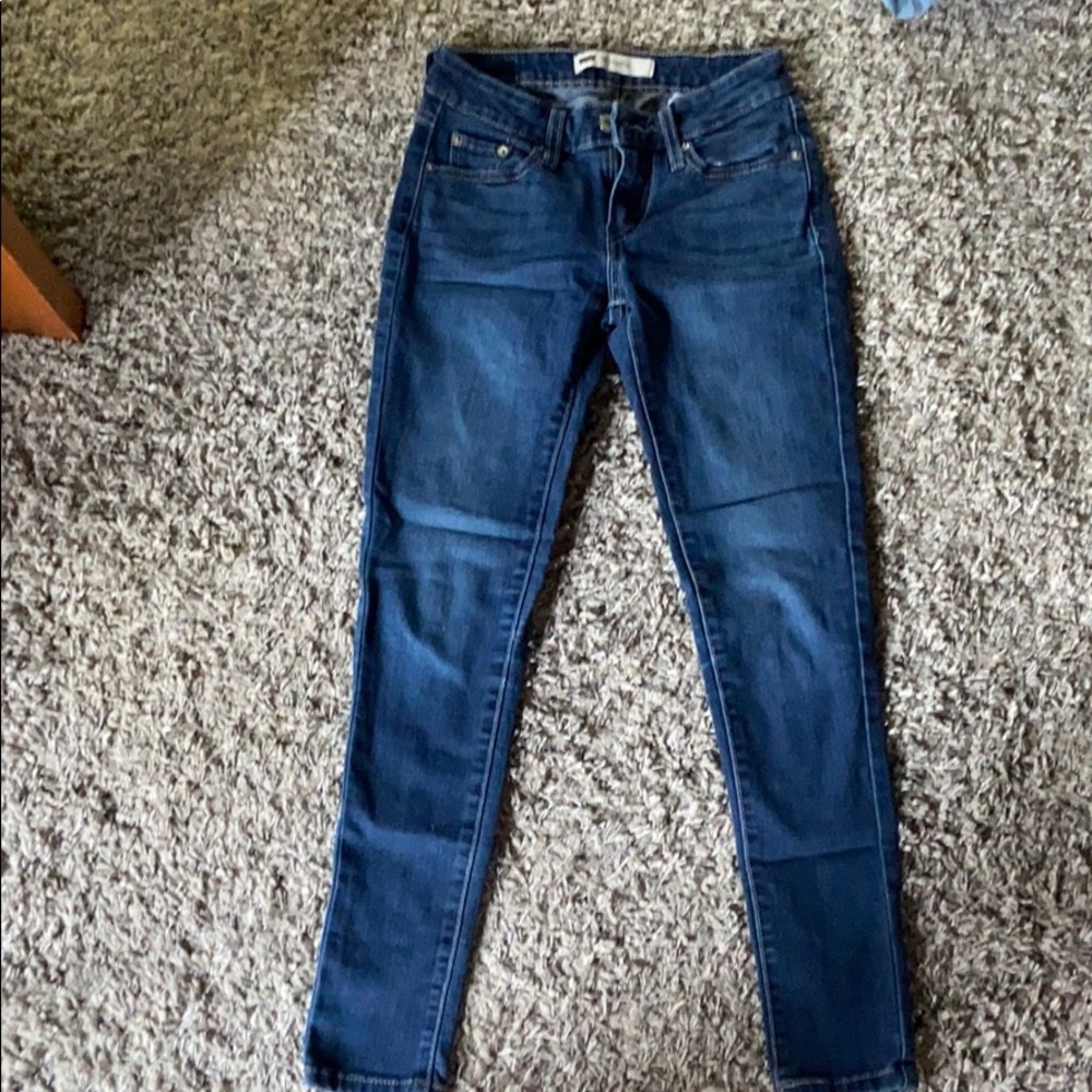 levi’s dark washed skinny jeans